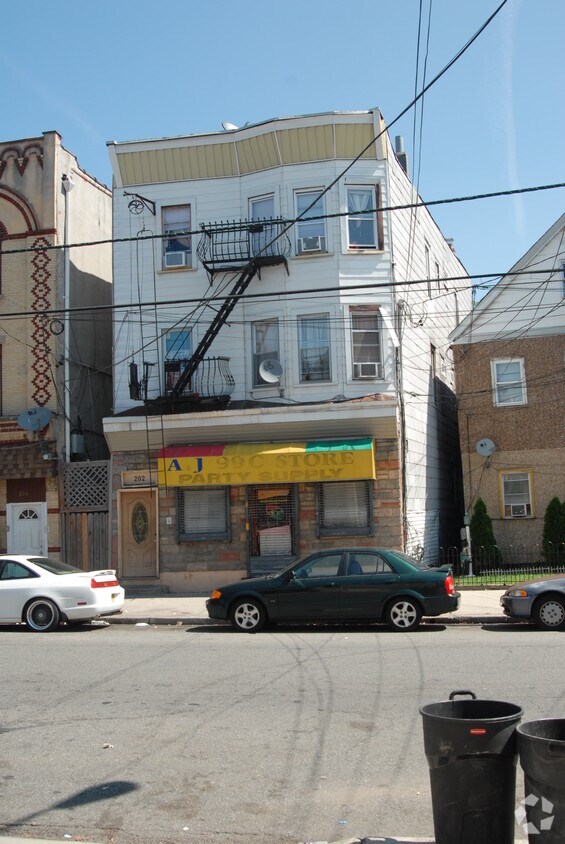 Building Photo - 202 Dayton Ave