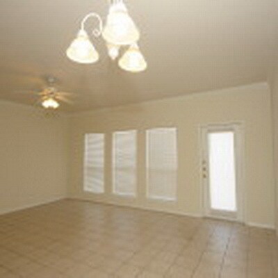 Foto del edificio - 15110 Leeward Dr