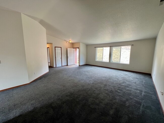 Building Photo - 293 Sowell Dr