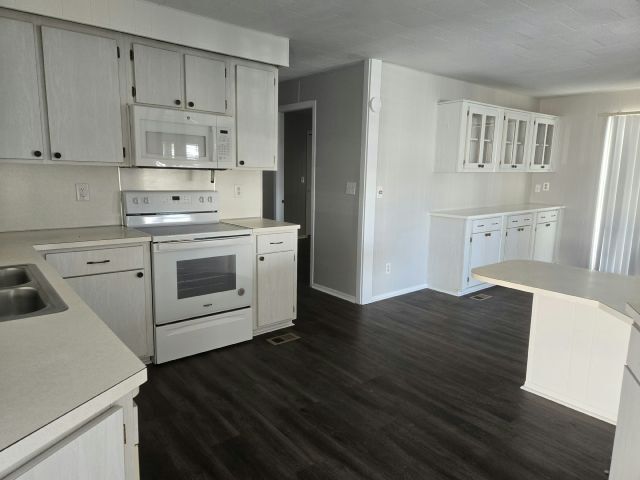 Building Photo - 410 50th Ave Dr W