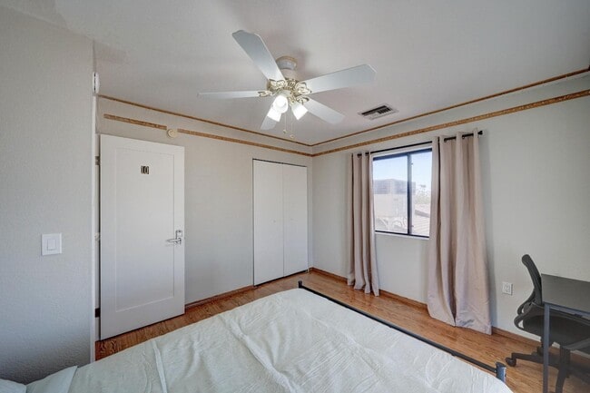 Photo - 5124 W Harmont Dr House