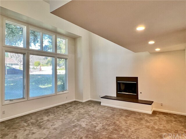 Building Photo - 18962 Valley Dr