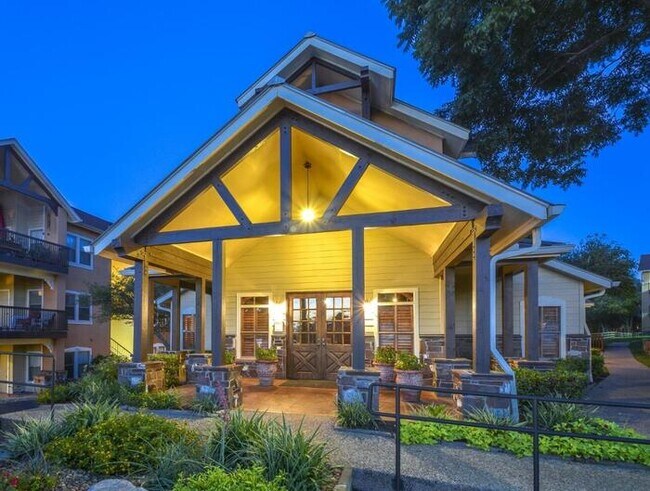 Foto del edificio - 770 I 35 N Frontage Rd