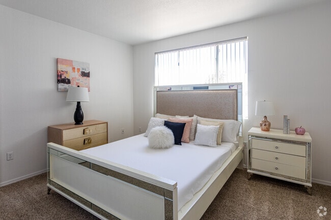 2BR, 2BA - 1093 SF - Red Rox Villas