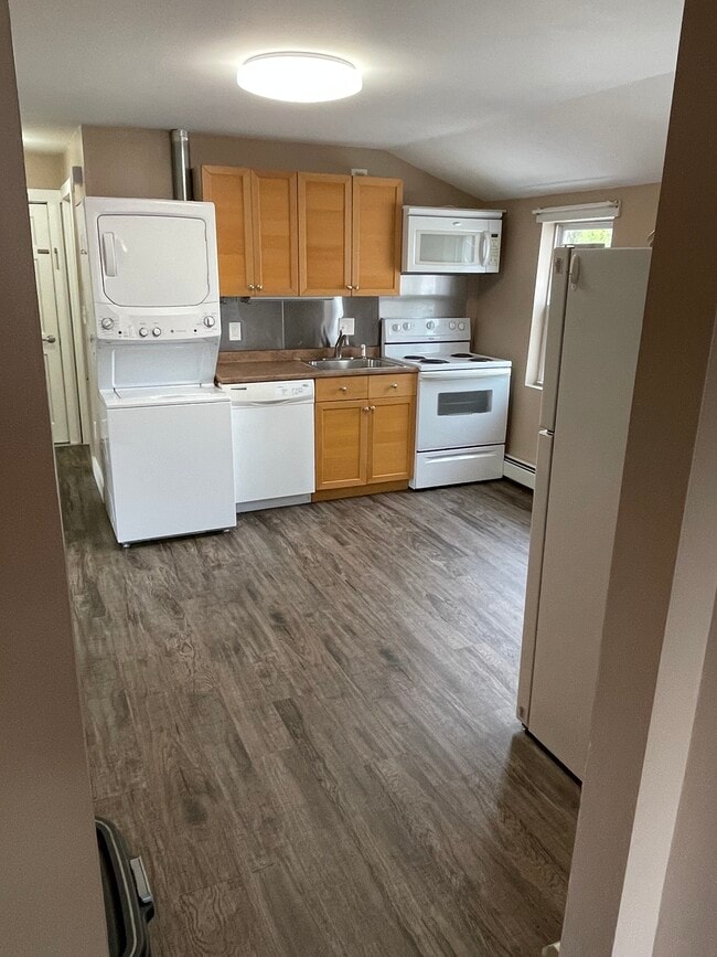 Kitchen - 62 Saunders St