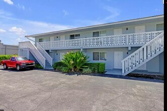 Building Photo - 560 NE 46th St