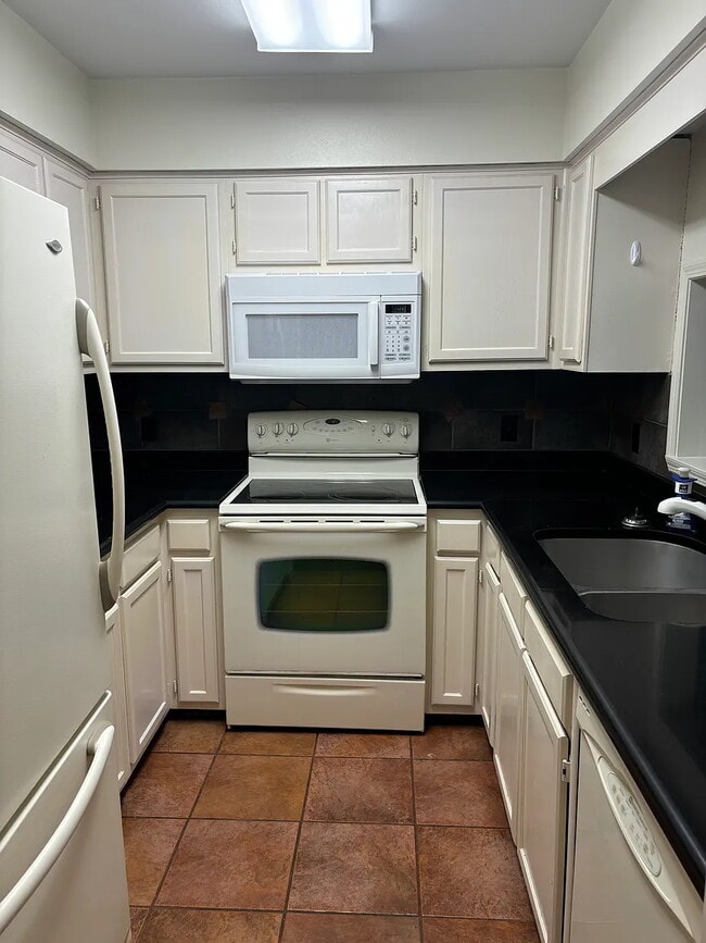 Building Photo - 3839 Belle Meade Ct