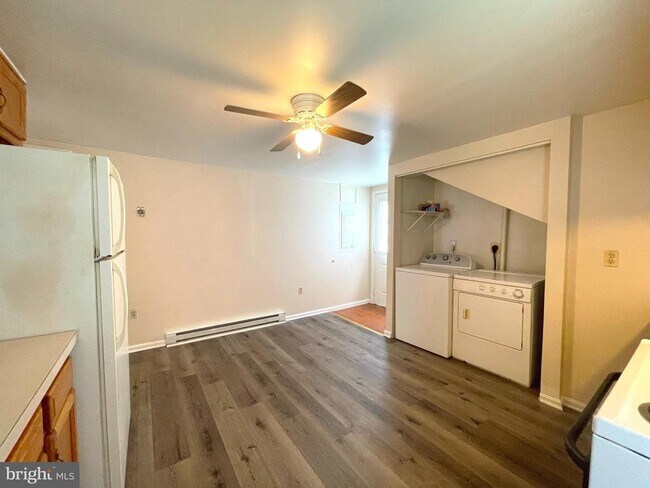 Foto del edificio - 490 Coster Rd