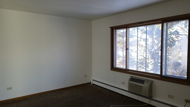 Building Photo - 1335 Abbott Dr