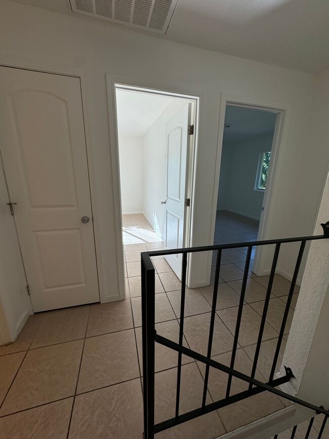 Building Photo - 2 Bedroom condo in Auburn! Walk to everyth...