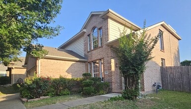 Building Photo - 8409 Romanway Dr