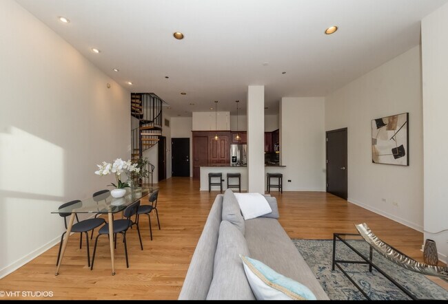Main living space/kitchen - 333 W Hubbard St