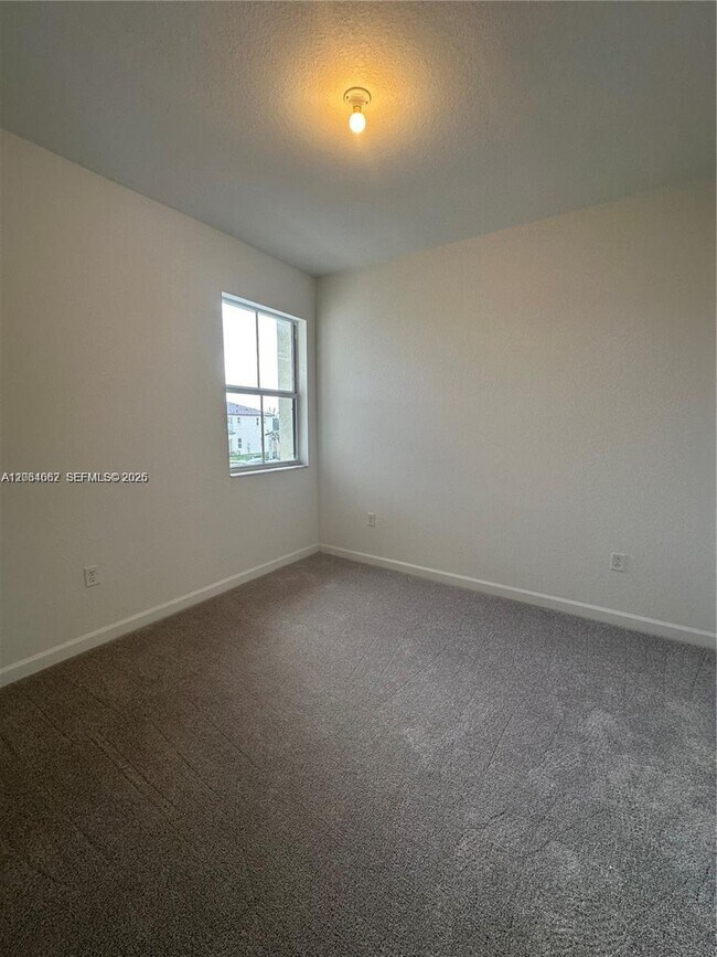 Foto del edificio - 2892 SE 25th Ave