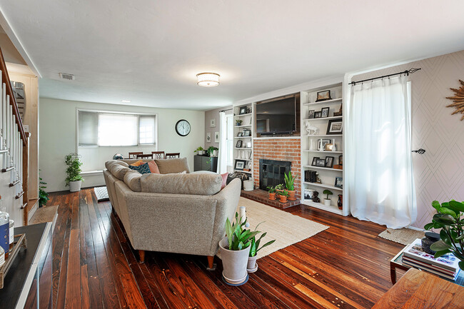 Foto del edificio - 4979 Randlett Dr