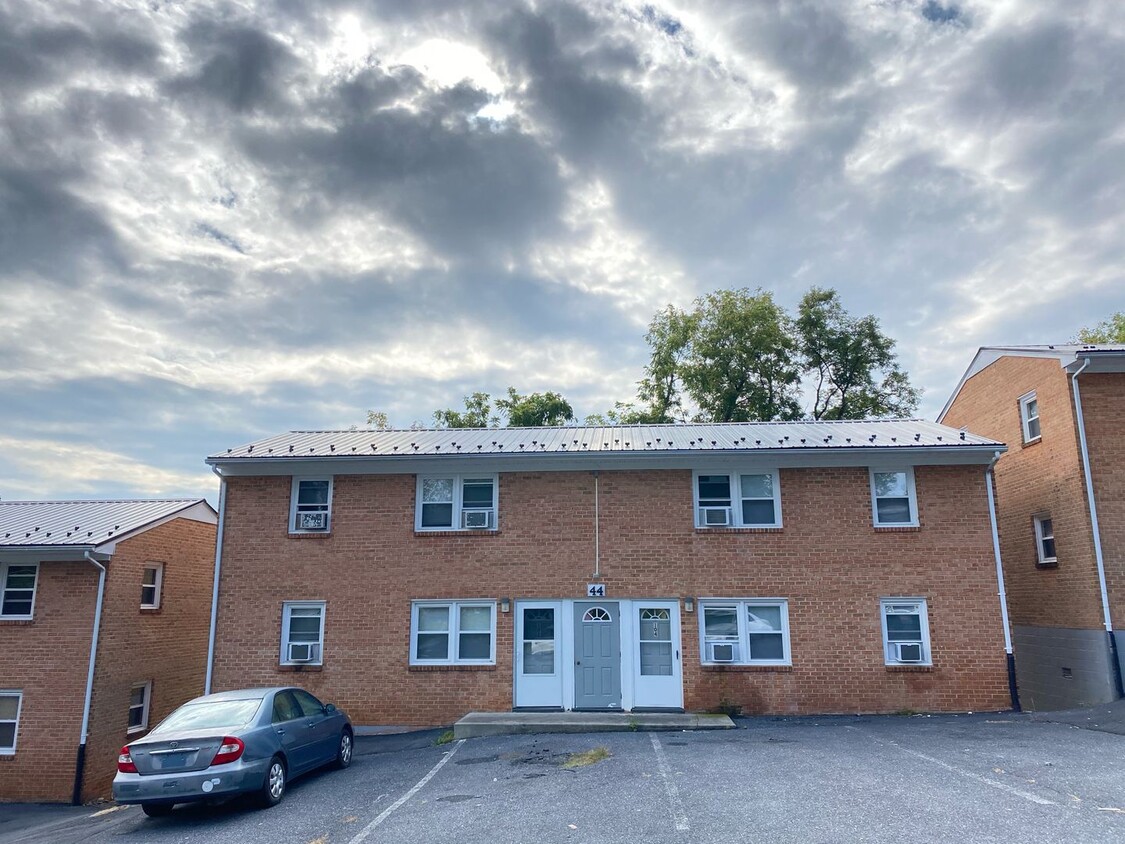 Primary Photo - Apartment for Rent