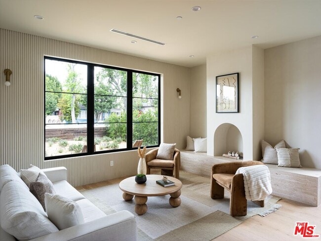 Foto del edificio - 11748 La Maida St