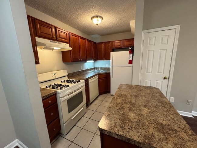 Foto del edificio - 2 Bedroom 2 Bath End Unit Townhome in Quiet Neighborhood Near I-20