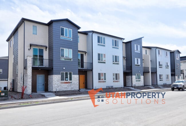 Building Photo - 1032 W 430 S