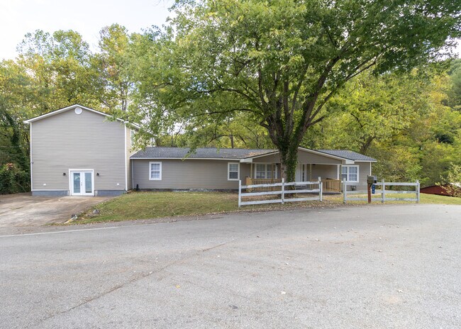 Building Photo - 770 Mahoney Rd