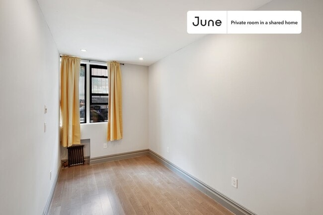 Building Photo - Room in Shared 3 bed/1 bath home