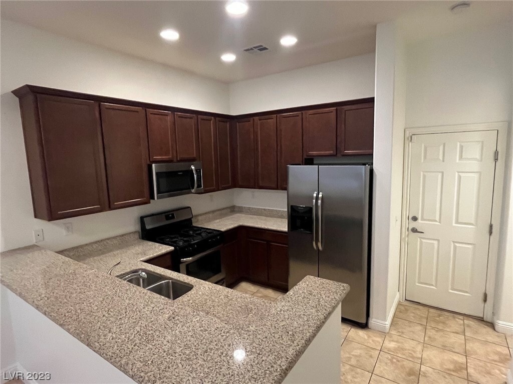 Foto del edificio - 7584 Nicklin St