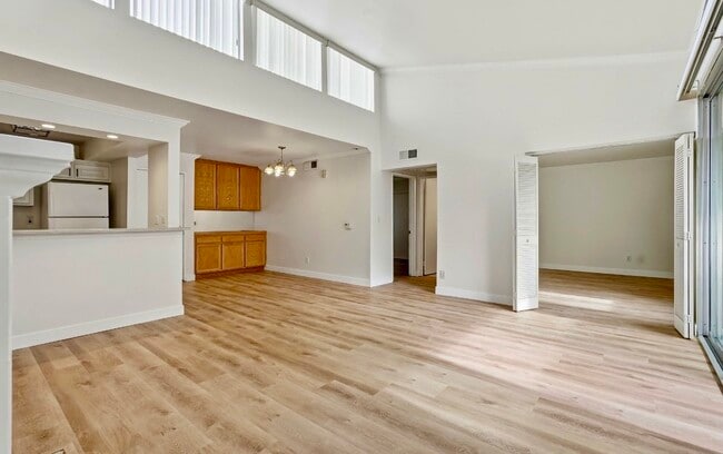 Foto del edificio - 5325 Newcastle Ave