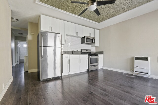 Building Photo - 619 S Soto St