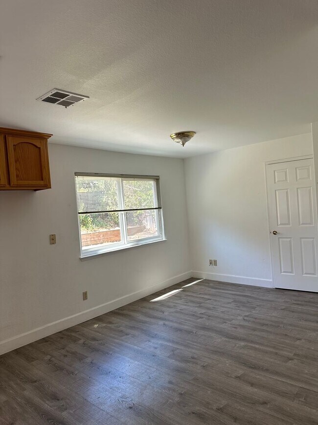 Foto del edificio - Nice 2 story home on cul-de-sac