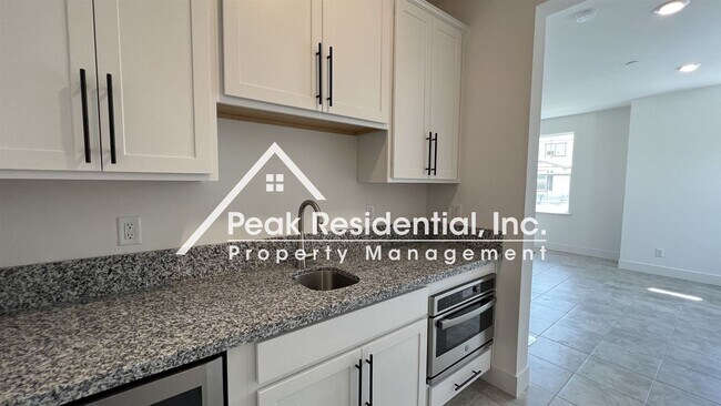 Foto del edificio - Studio, 1 bath House - 2177 Challenger Wy