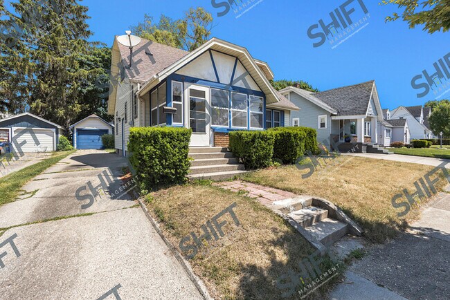 Building Photo - 933 Beechwood St NE