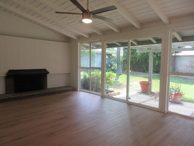 Foto del edificio - Book your appointment today for this cozy ...