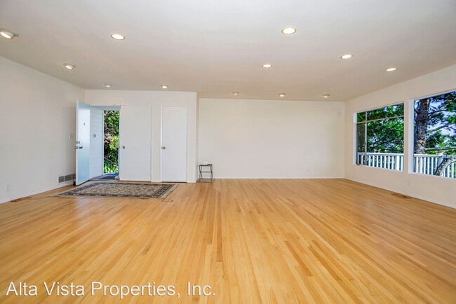 Building Photo - 4 br, 4 bath House - 5832 Corral Way