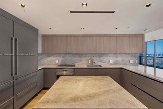 Building Photo - 465 Brickell Ave
