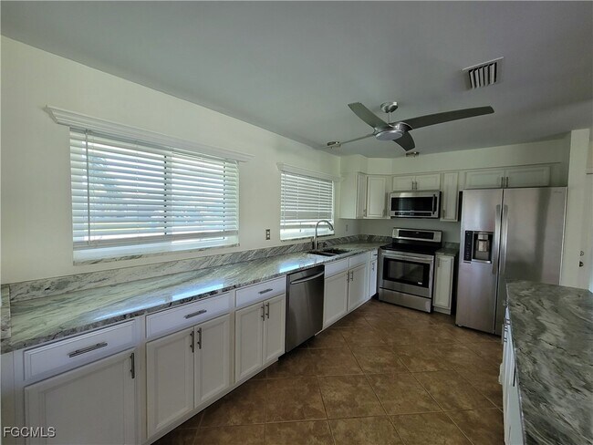 Foto del edificio - 3829 SE 10th Ave