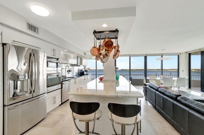 Building Photo - 5550 N Ocean Dr
