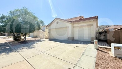Building Photo - 1313 E Beth Dr