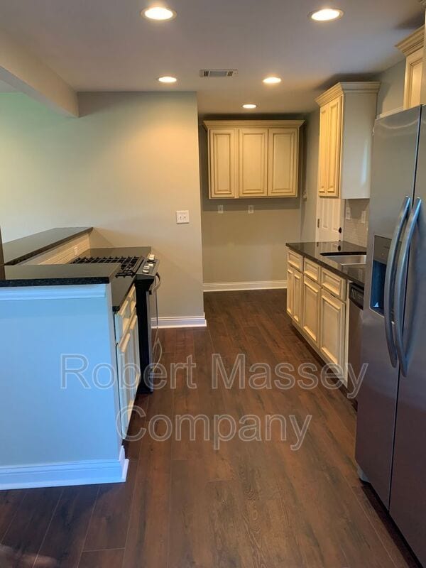 Building Photo - 2383 Clarendon Ave