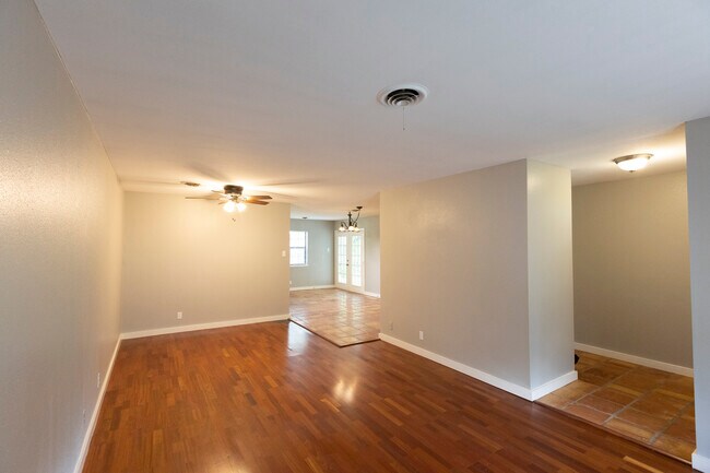 Sala de estar - 3015 Bluefield St