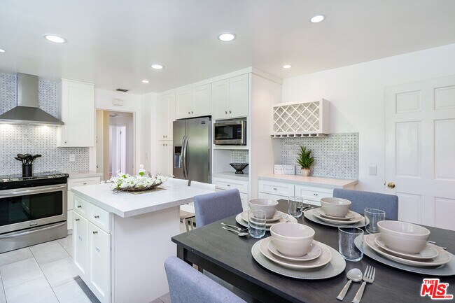 Foto del edificio - 13843 Milbank St
