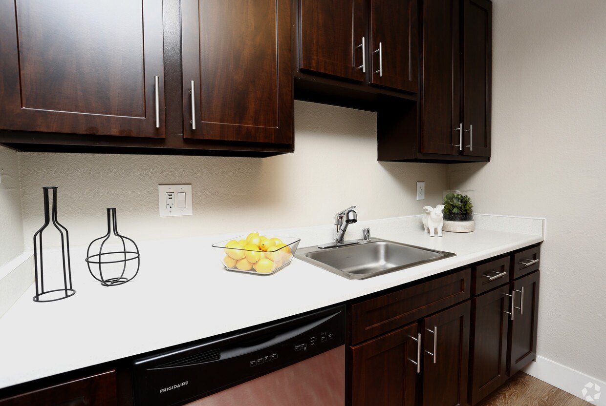 Metro Six55 Apartments 655 Tennyson Rd Hayward, CA