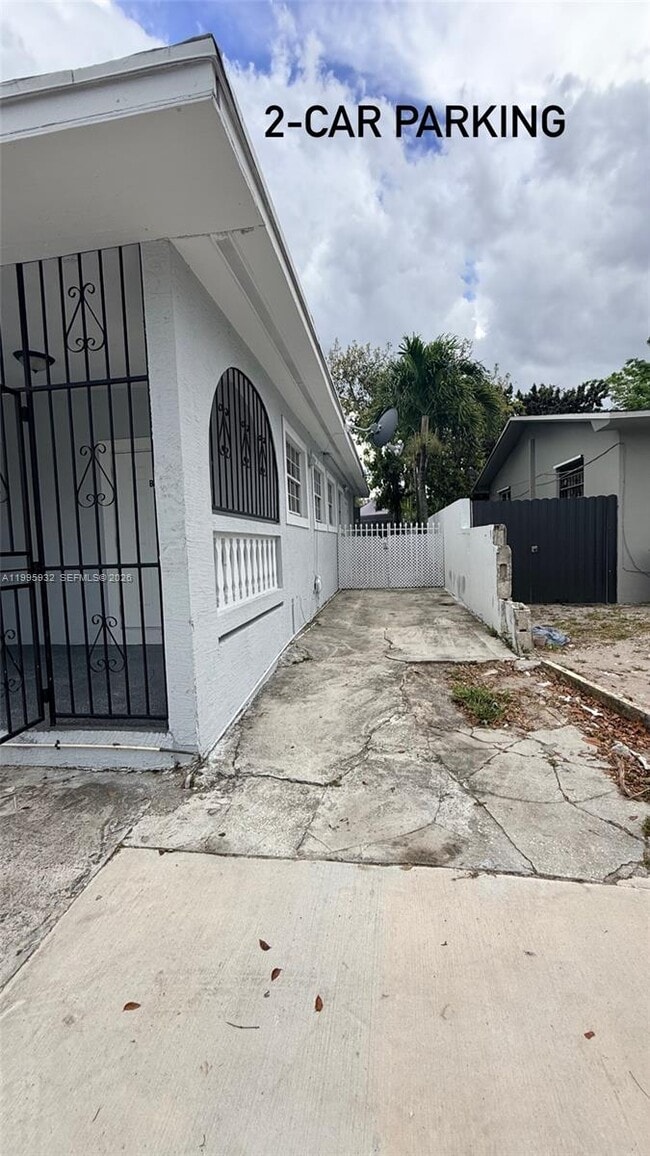 Foto del edificio - 2250 NW 103rd St