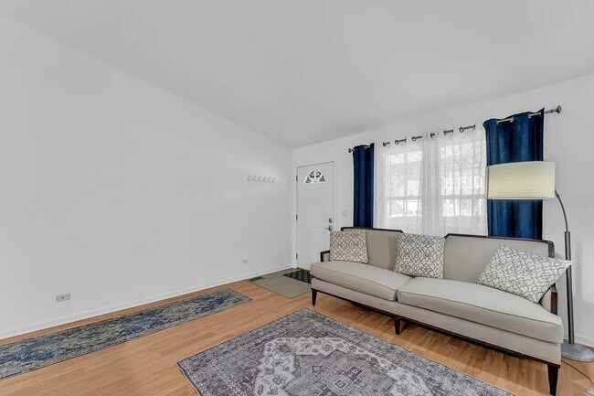 Foto del edificio - 1110 Riverwood Dr