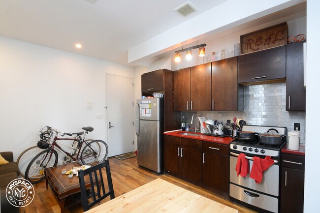 Building Photo - 54 Lewis Ave