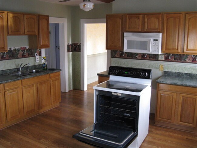 Building Photo - 259 Main St