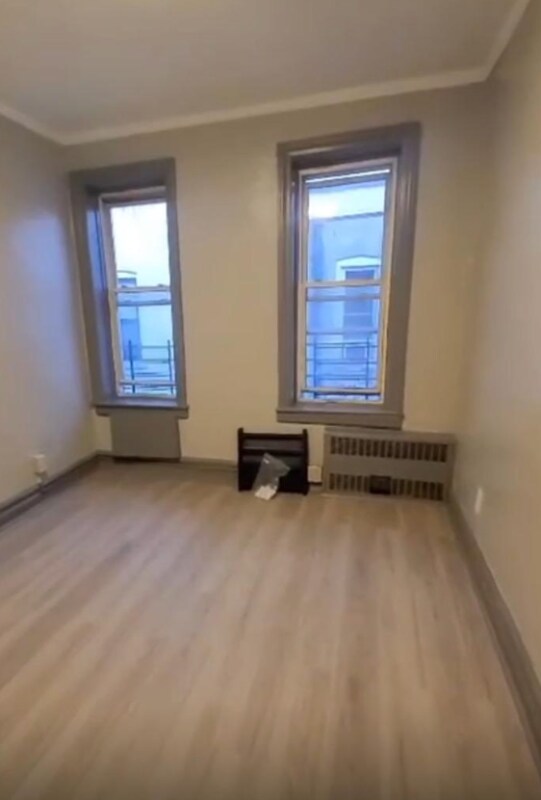Foto del edificio - 546 E 93rd St