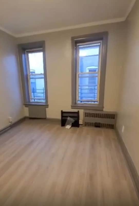 Photo - 546 E 93rd St House