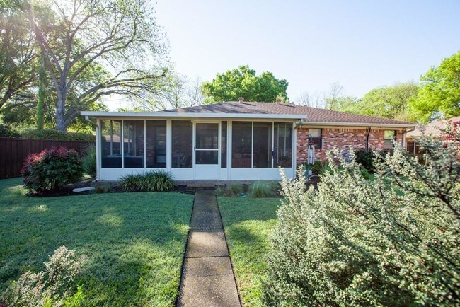 Building Photo - 10259 Vinemont St