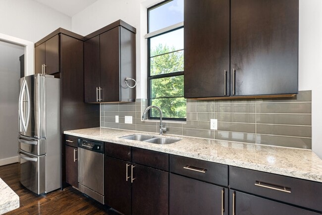 Building Photo - 1705 Weber St