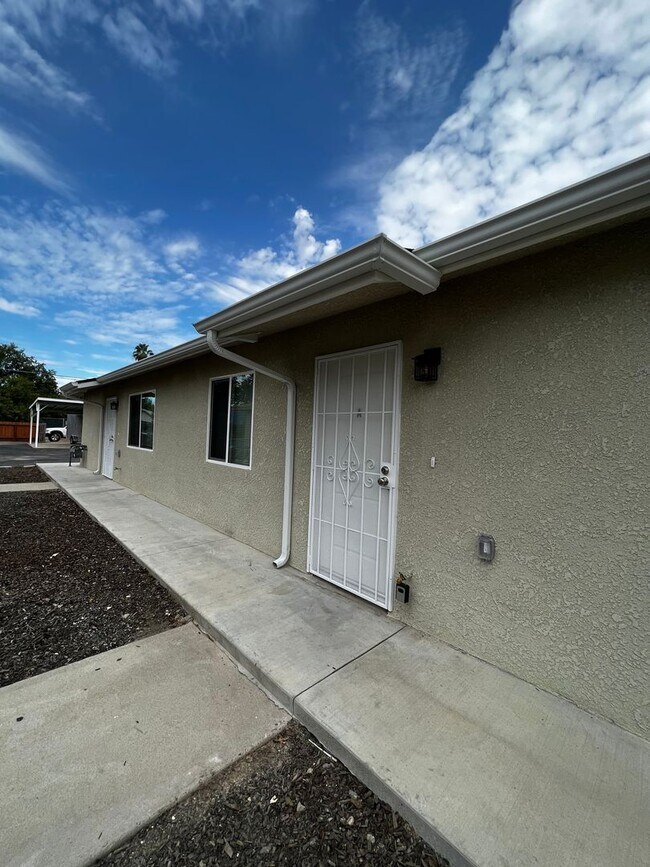 Building Photo - 717 Faller Ave
