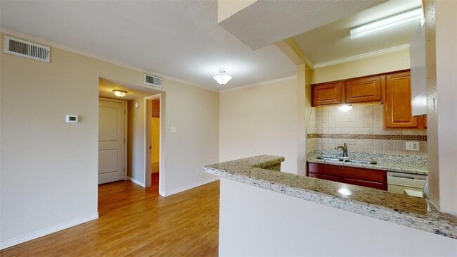 Foto del edificio - 904 University Oaks Blvd